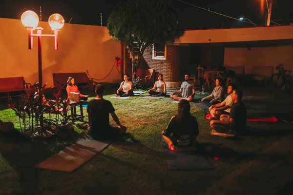 Comment la méditation transforme la fatigue mentale des professionnels : une exploration complète des bienfaits